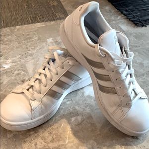 Adidas Sneakers